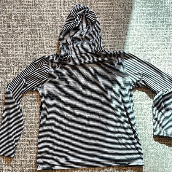 Hurley Men's Striped Black and Gray Hoodie Shirt - Picture 4 of 4
